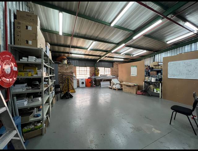 130M² WAREHOUSE TO LET IN STRIJDOMPARK